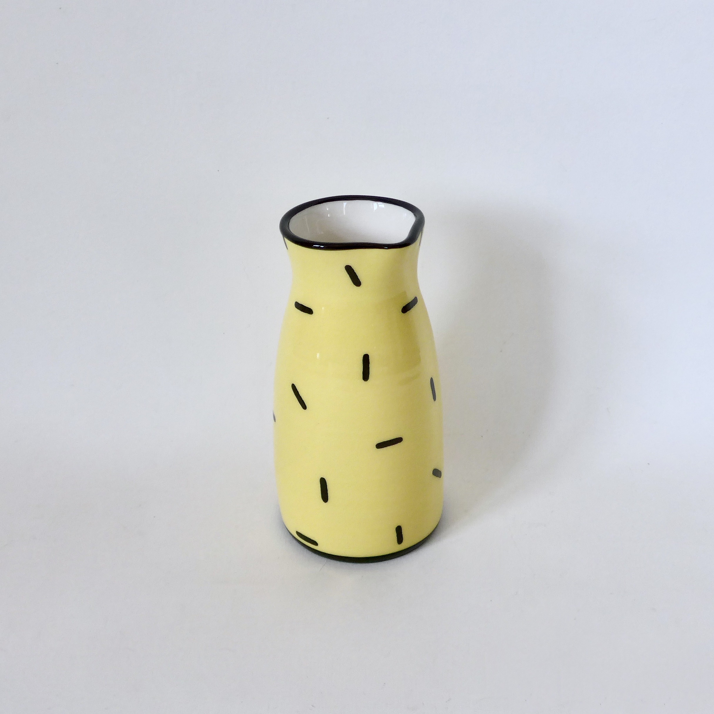 Petit pichet jaune Petit pichet jaune
