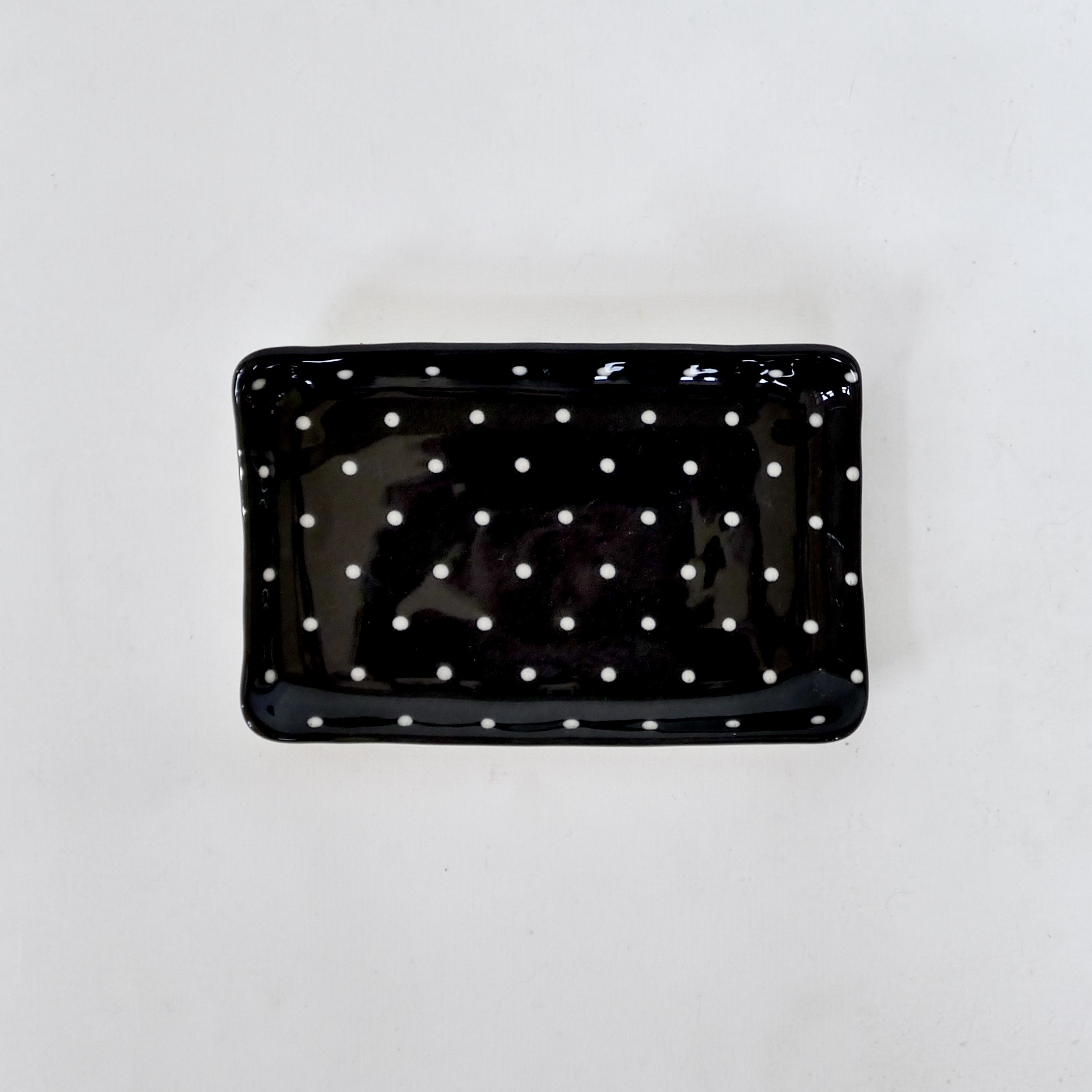 Sous-tasse noire à pois Sous-tasse noire à pois