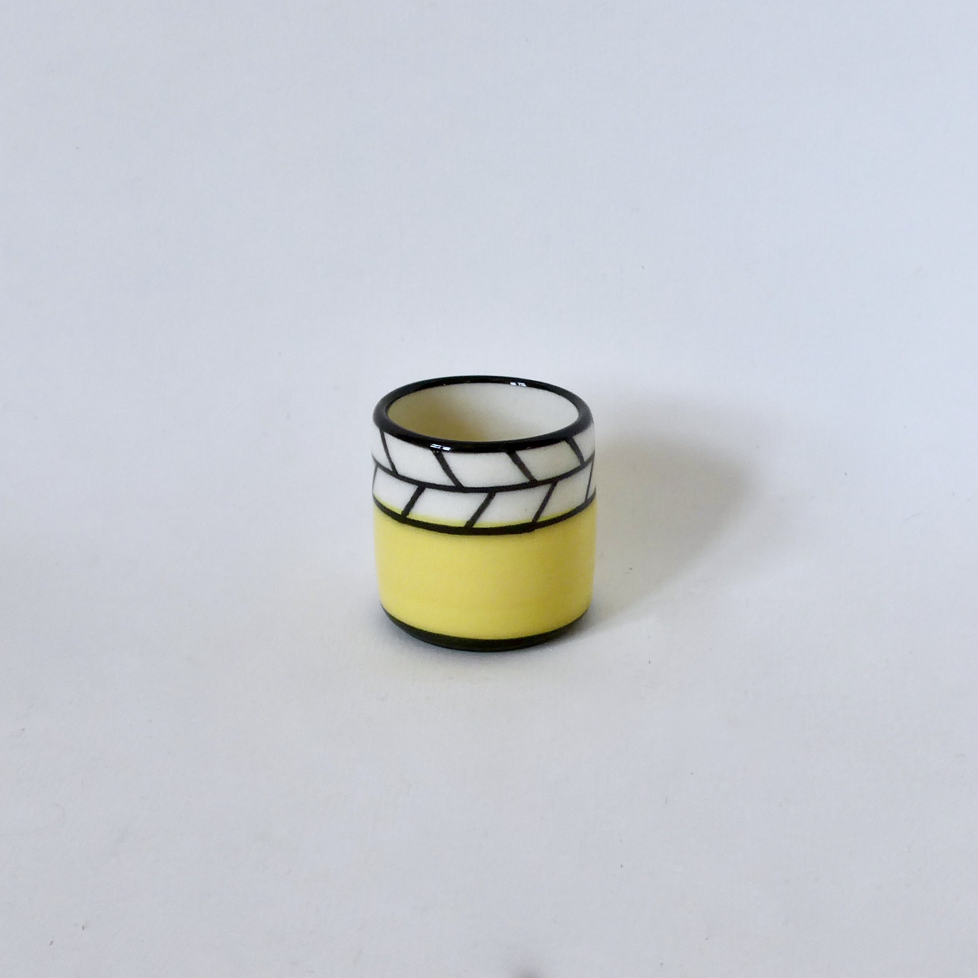 coquetier design jaune