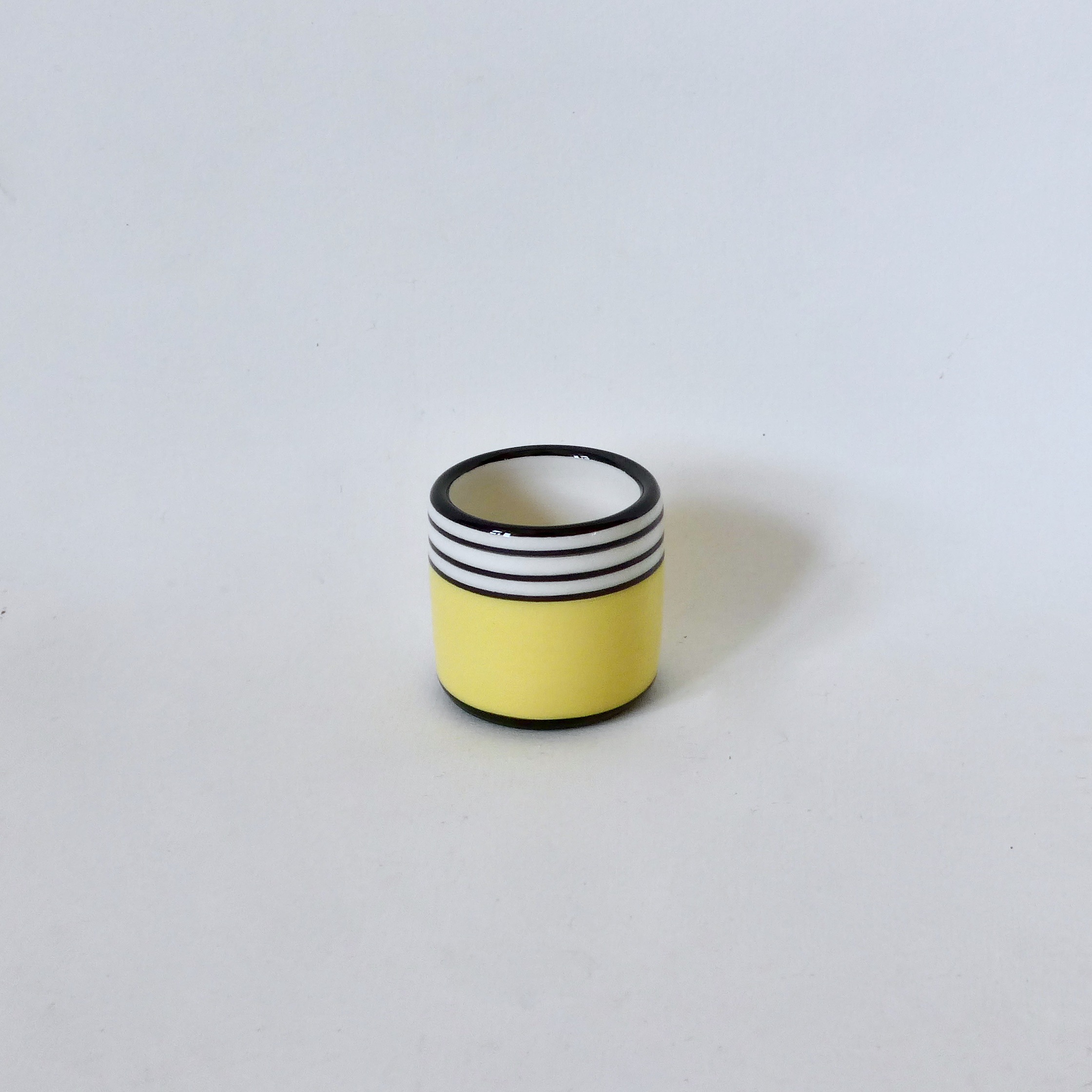 coquetier faience jaune
