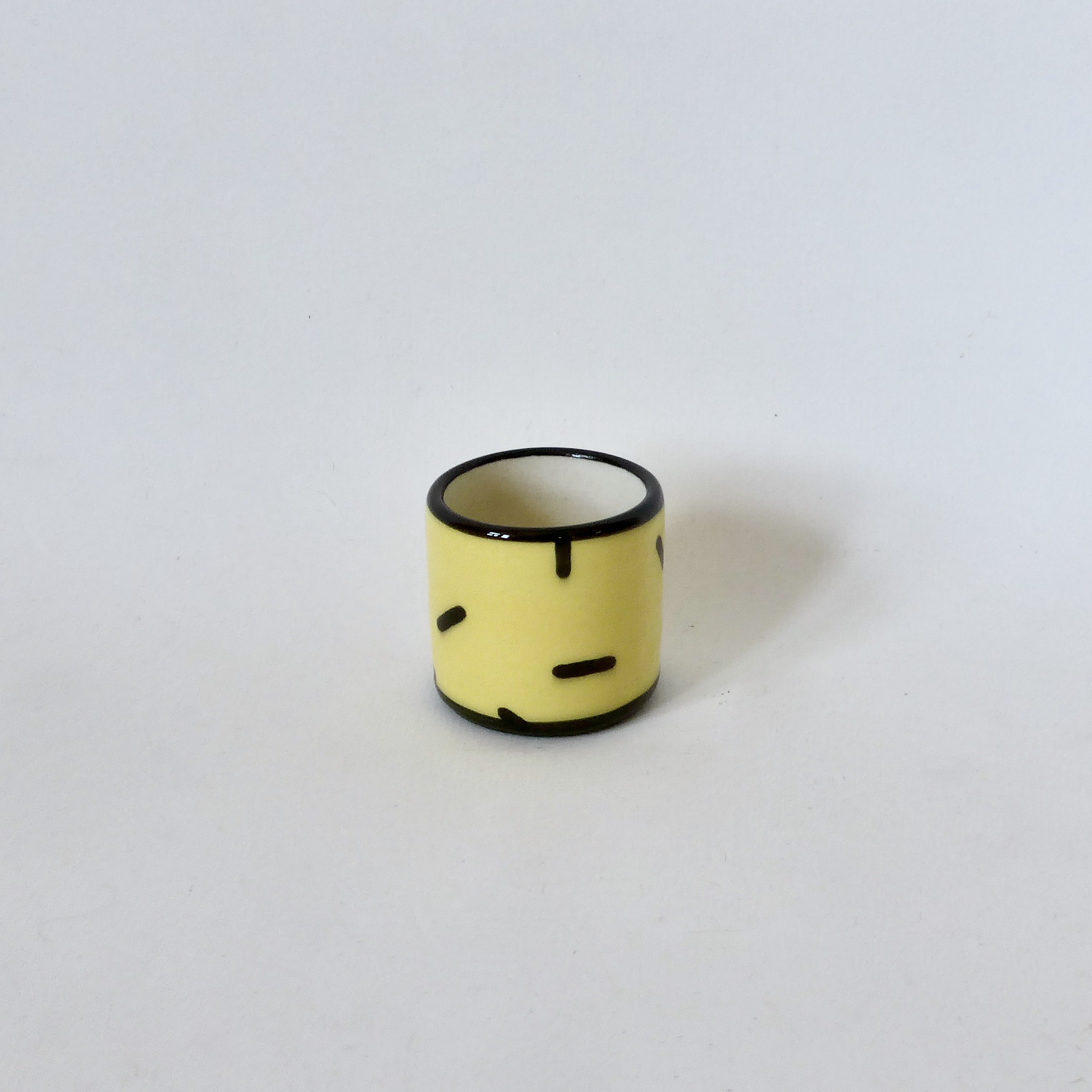 coquetier jaune