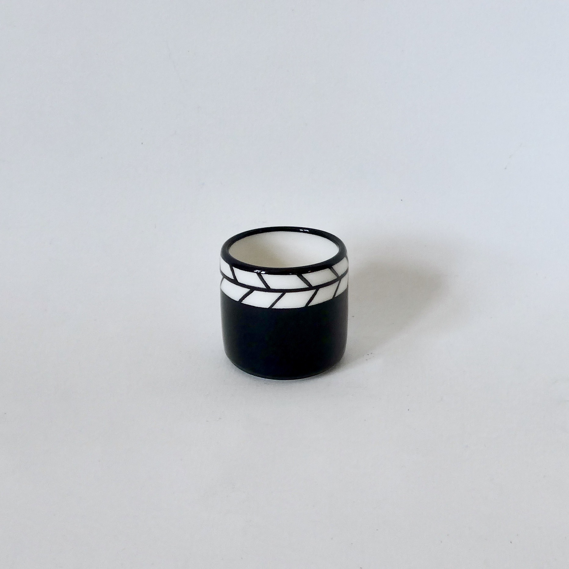 coquetier noir et blanc (2)