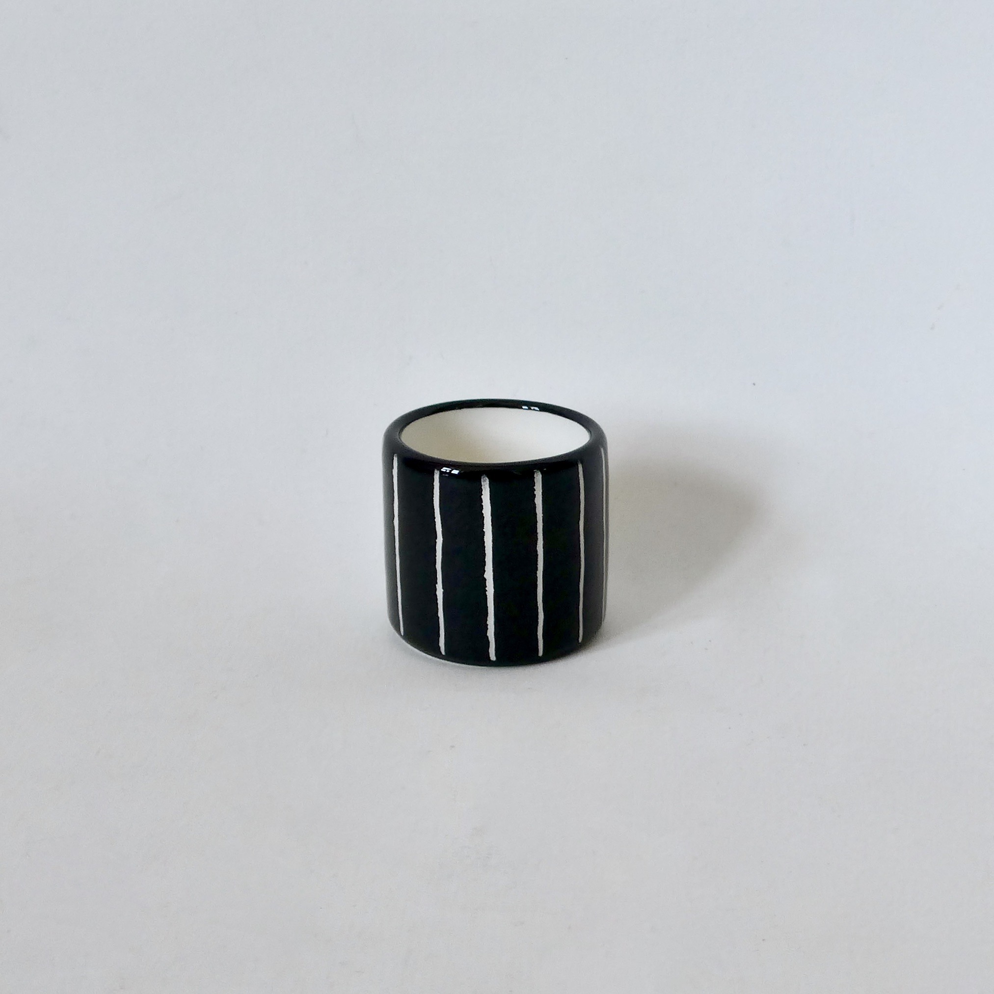 coquetier noir moderne