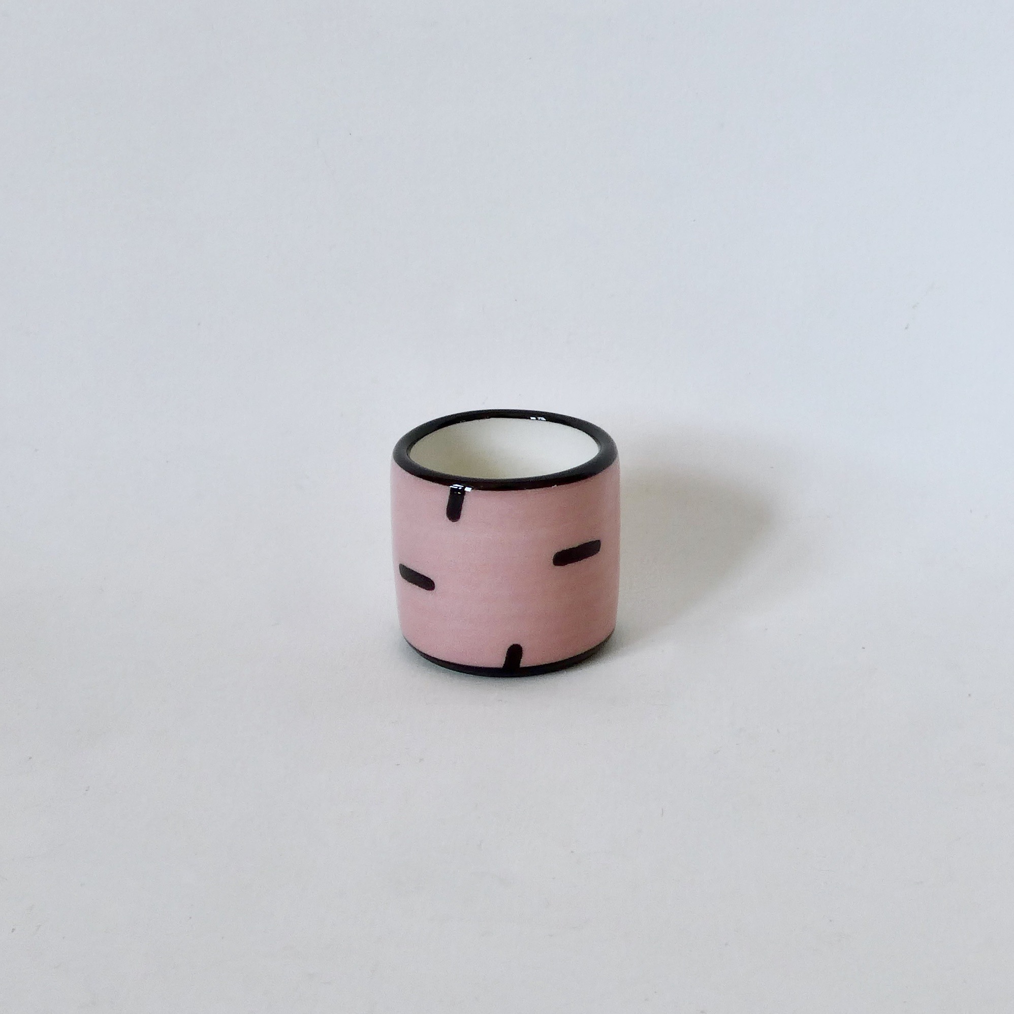coquetier rose et noir