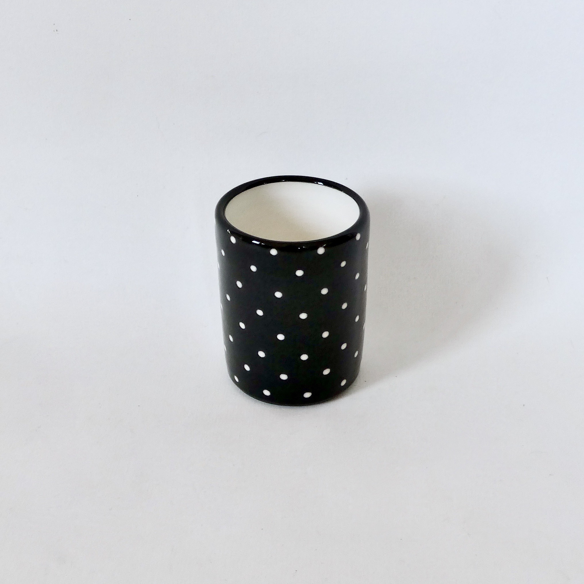 mug à pois noir artisanal mug à pois noir artisanal