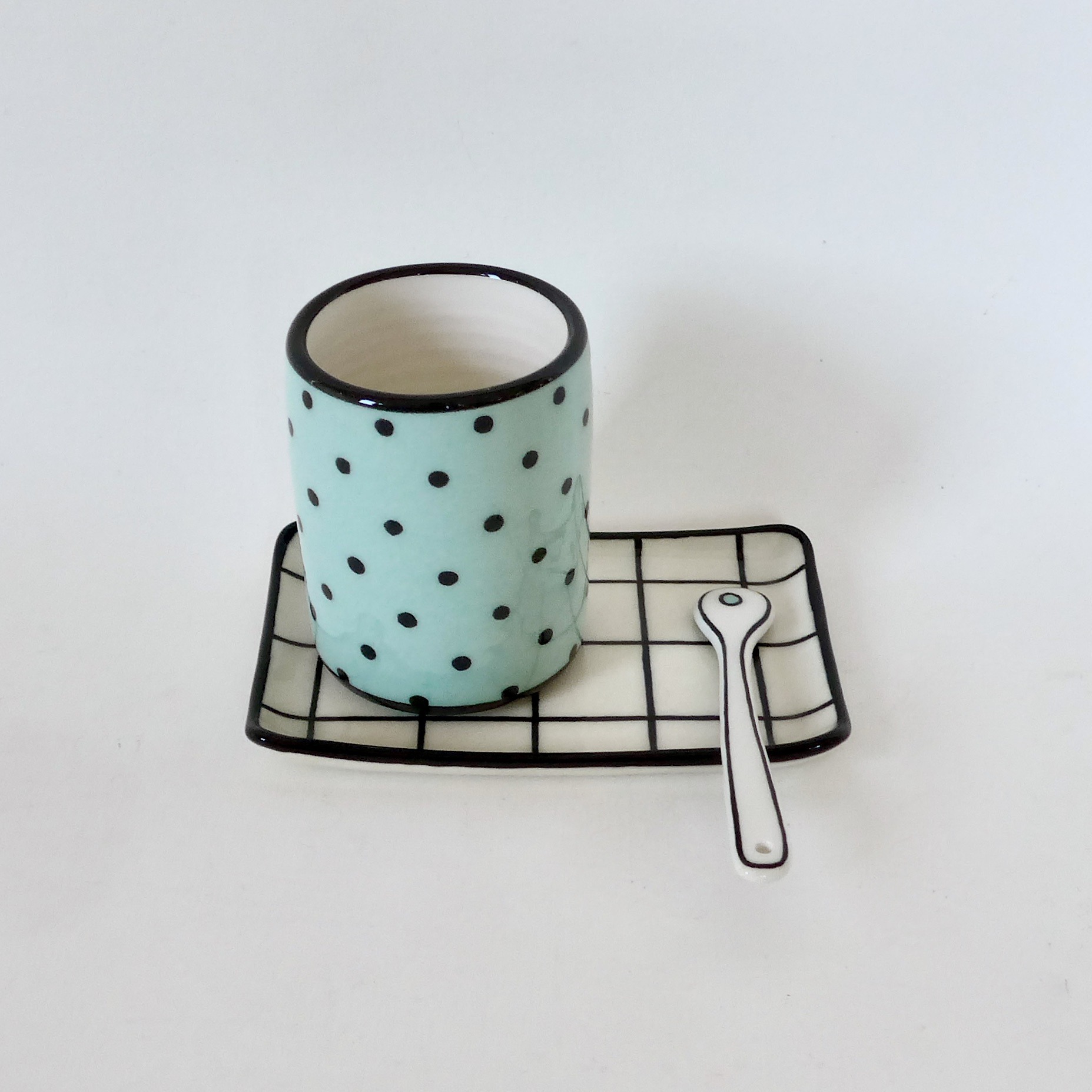 mug bleu pois noir