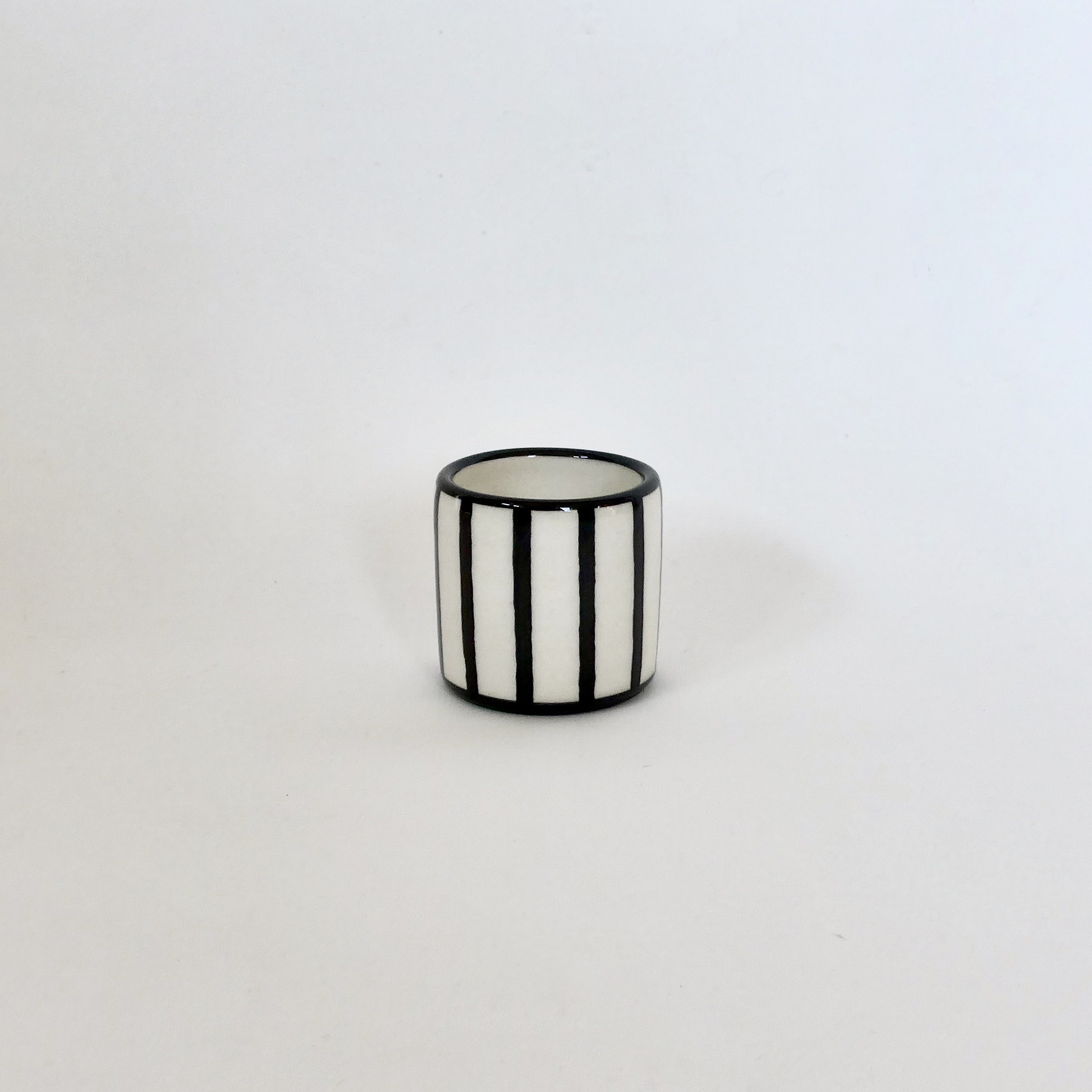 tasse avec rayures