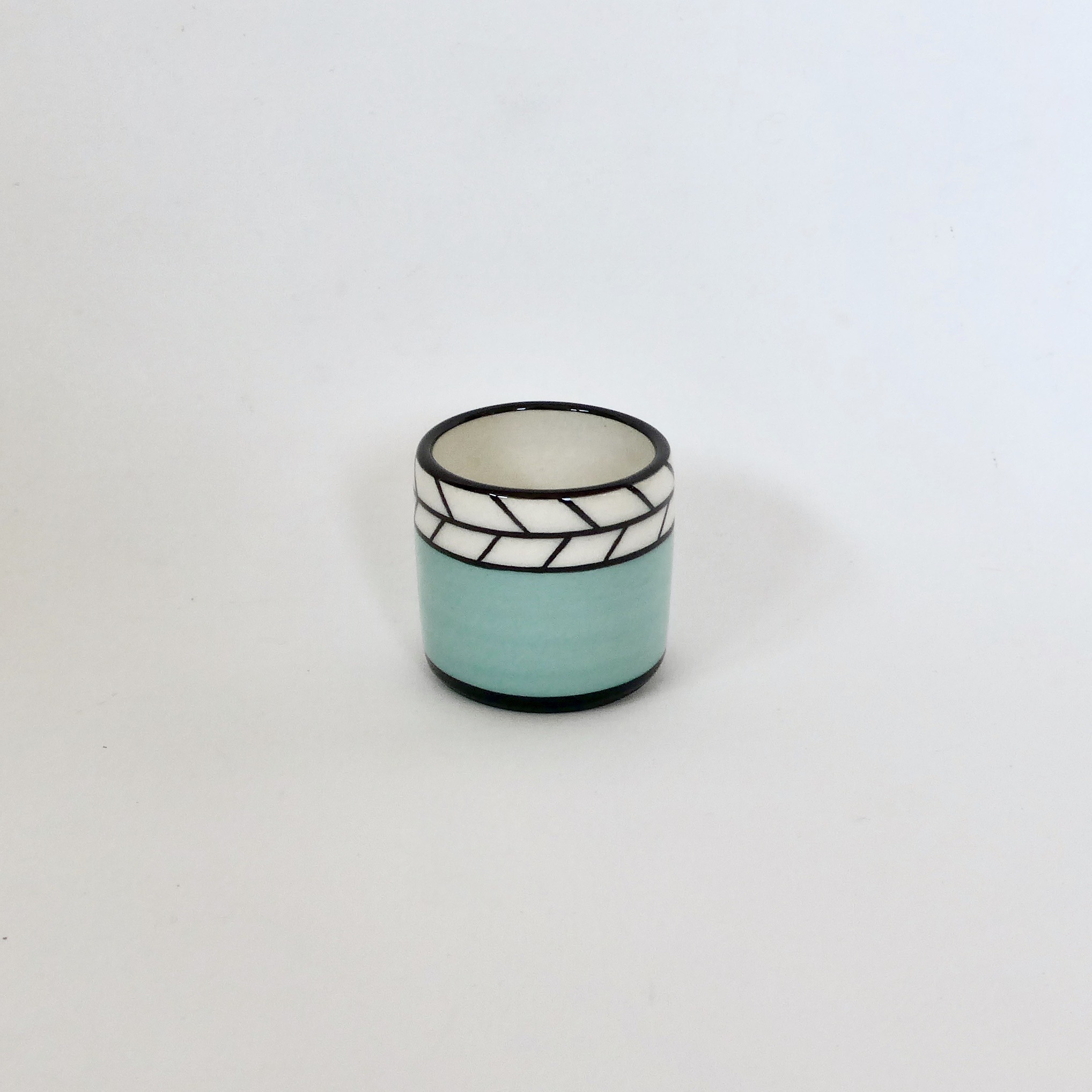 tasse celadon avec chevron