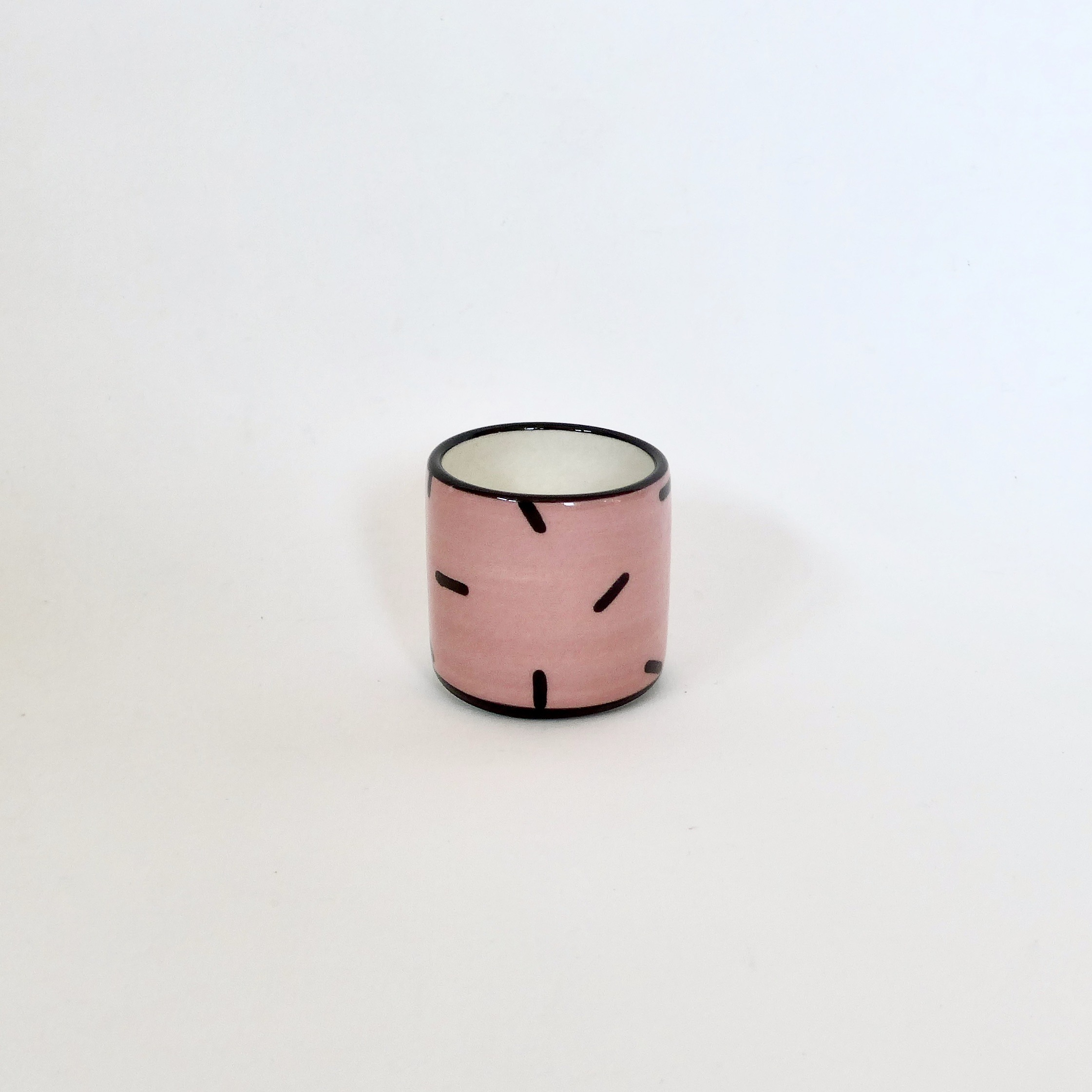 tasse rose et confetti noir