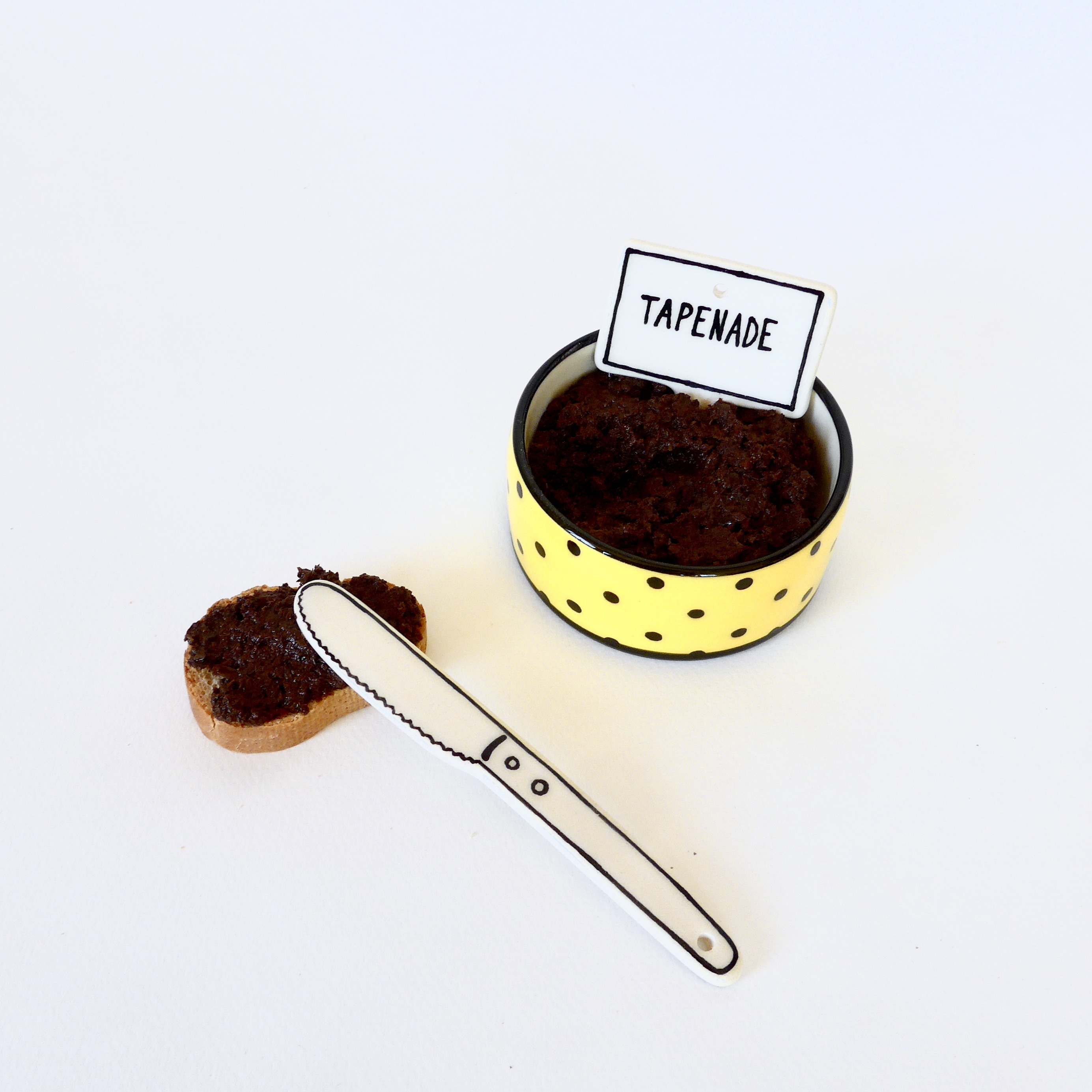 Ramequin tapenade